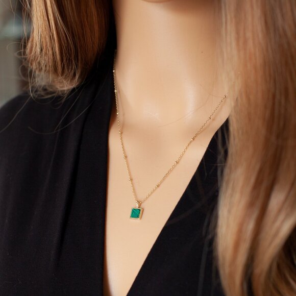 Malachite Gold Pendant Station Chain Necklace, Christmas - Picture 5 of 7